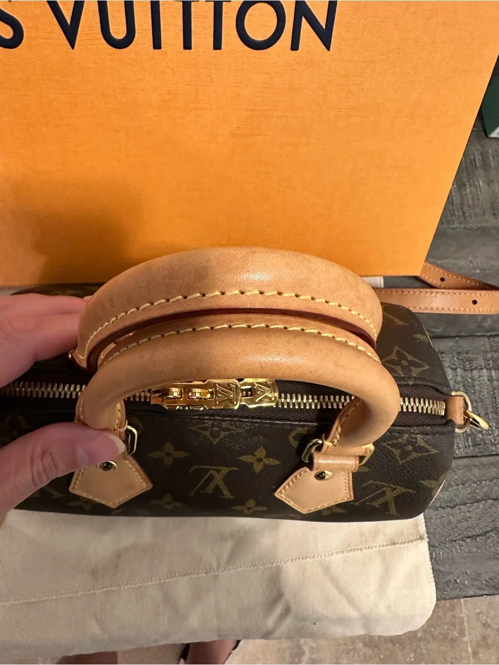 Louis Vuitton Monogram Canvas Speedy Bandoulière 20 - Picture 13 of 16